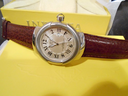 Como nuevo. Raro. Reloj de Cuarzo Suizo Círculo Vintage INVICTA 3389 Correa de Cuero. Caja - Imagen 8 de 12
