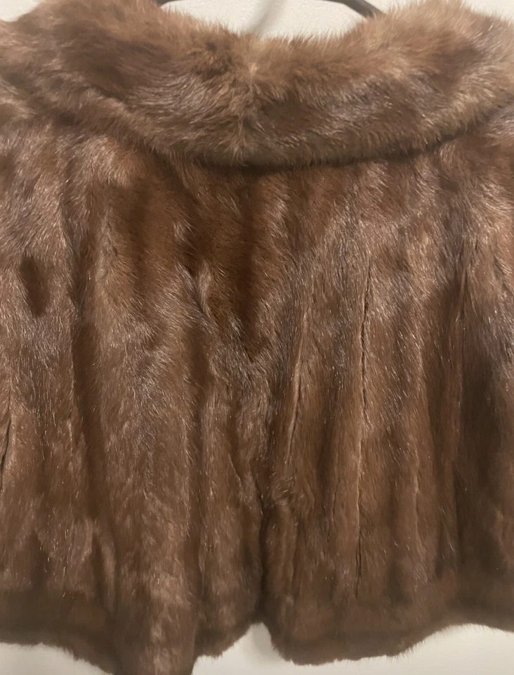 Chal de piel vintage JL Hudson of Detroit Foto 2 de 4