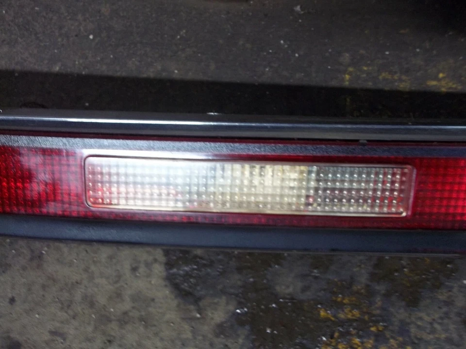 1994-1996 OLDSMOBILE ДЕВЯНОСТО ВОСЕМЬ 98 ЦЕНТРАЛЬНЫЙ ЗАДНИЙ ФОНАРЬ В СБОРЕ OEM - Изображение 2 из 4