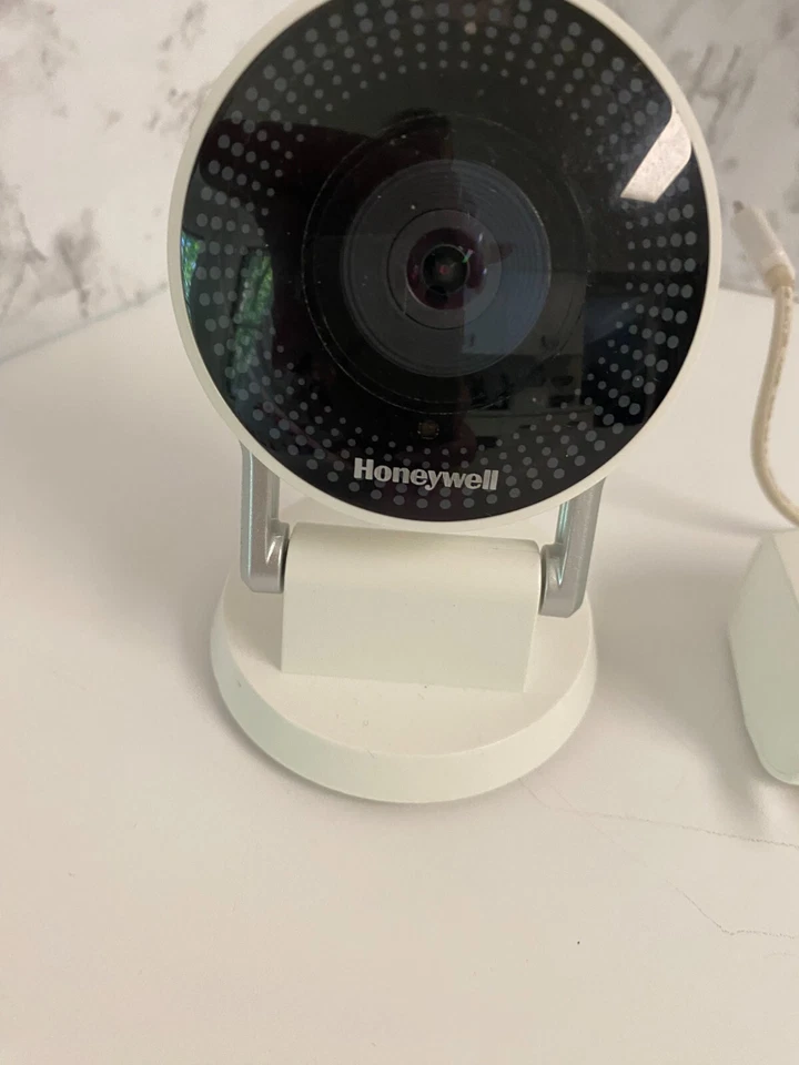 Honeywell LYRIC C2 WI-FI Indoor Security Camera (CYRICC2) - Parts Only - Image 3 of 3