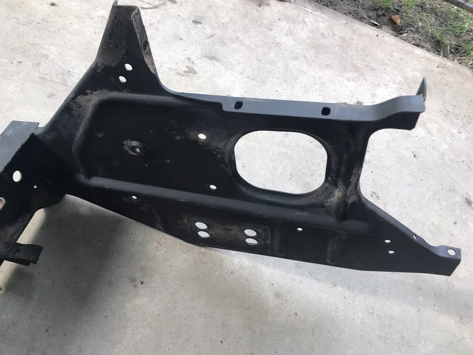 Oldsmobile Starfire Jetstar 1963 radiador inferior soporte Ninety Eighty Eight 98 Foto 4 de 4