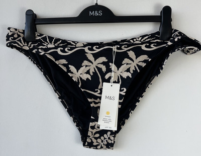 M&S - HIGH LEG BRAZILIAN BIKINI BOTTOMS - SIZE 18 - WHITE/BLACK
