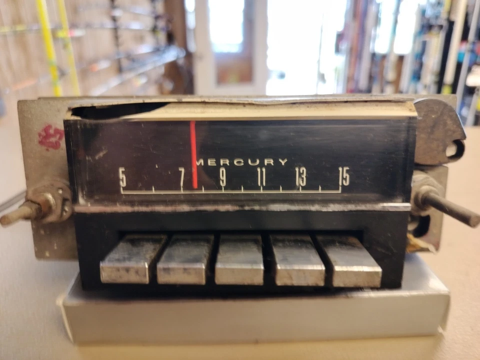 1967 MERCURY COMET CYCLONE FACTORY AM RADIO ORIGINAL 7TPG Not Tested - Image 2 of 4