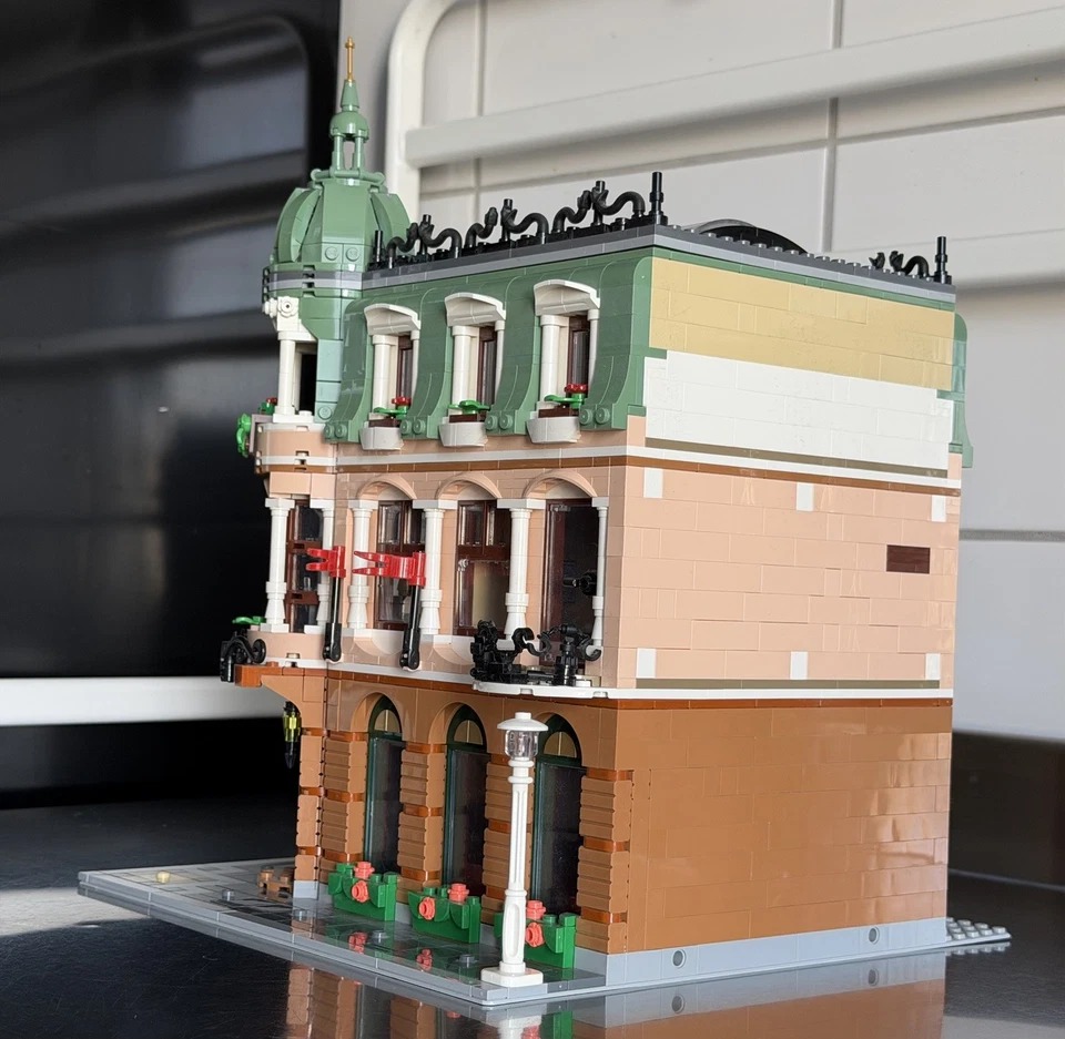 LEGO Modular Buildings 10297 Boutique Hotel, Foto 2 von 5