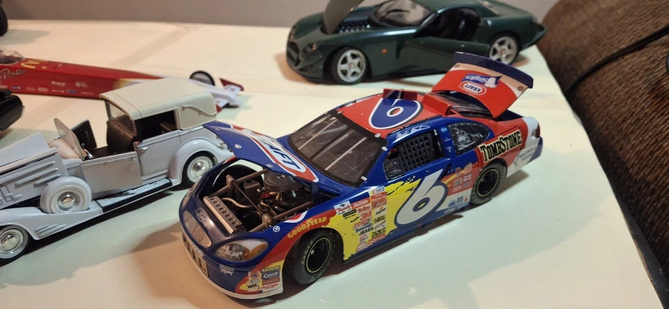 Mixed Lot 10 DieCast Cars Vehicles  1:24-1:32 Scale Ertl Hot Wheels Racing Champ - Image 4 of 4