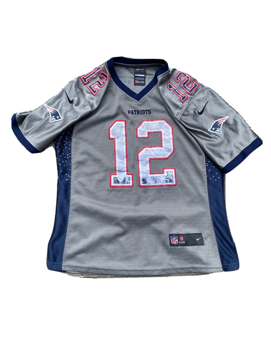 New England New England Patriots No12 Tom Brady Nike 2018 Salute to Service Retro USA Flag Limited NFL Jersey