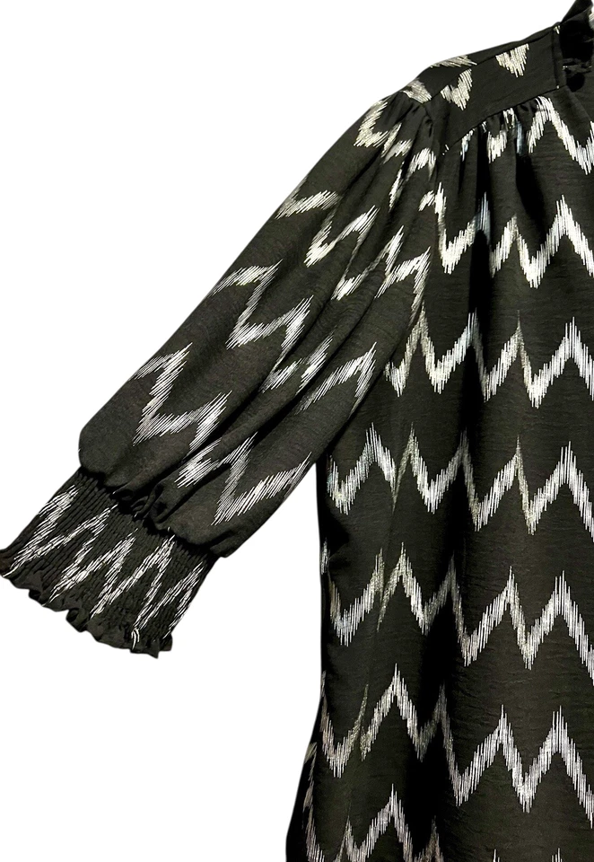 Blusa feminina NY Collection tamanho 1X preta prata metálica gola V mangas batidas 3/4 - Imagem 4 de 4