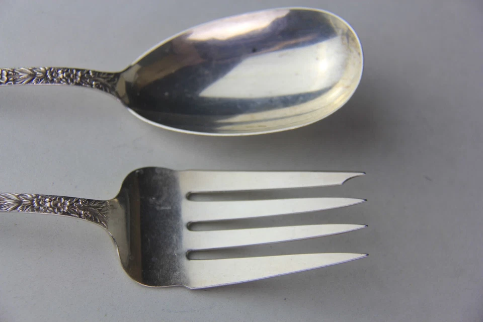 Tenedor para carne fría y cuchara sólida de plata esterlina S Kirk & Son Repousse 8,5" Foto 4 de 4