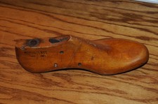 Antique Shoe Last Wooden form Cobbler Vintage Shoe Size 5-1/2 Prop Robin Old