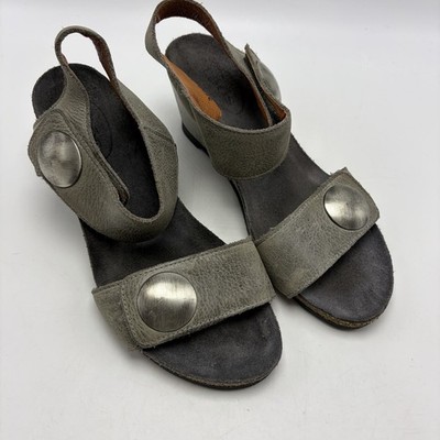 Taos Wedge Sandals Women 7 Heels Gray Leather Hook Loop Straps Open Toe 38 Read