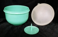 Vintage Tupperware Salad Crisp-It Lettuce Keeper 1424-4 Domed Lid  & Spike