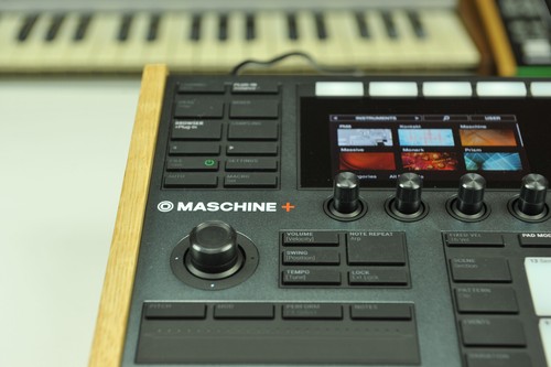Native Instruments Maschine + Echtholz Ständer Seitenteile Stand Rack Oak LO - Bild 4 von 12