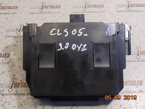 Mercedes CLS Motorsteuergerät Halterung A2115458340 Gebraucht 2005