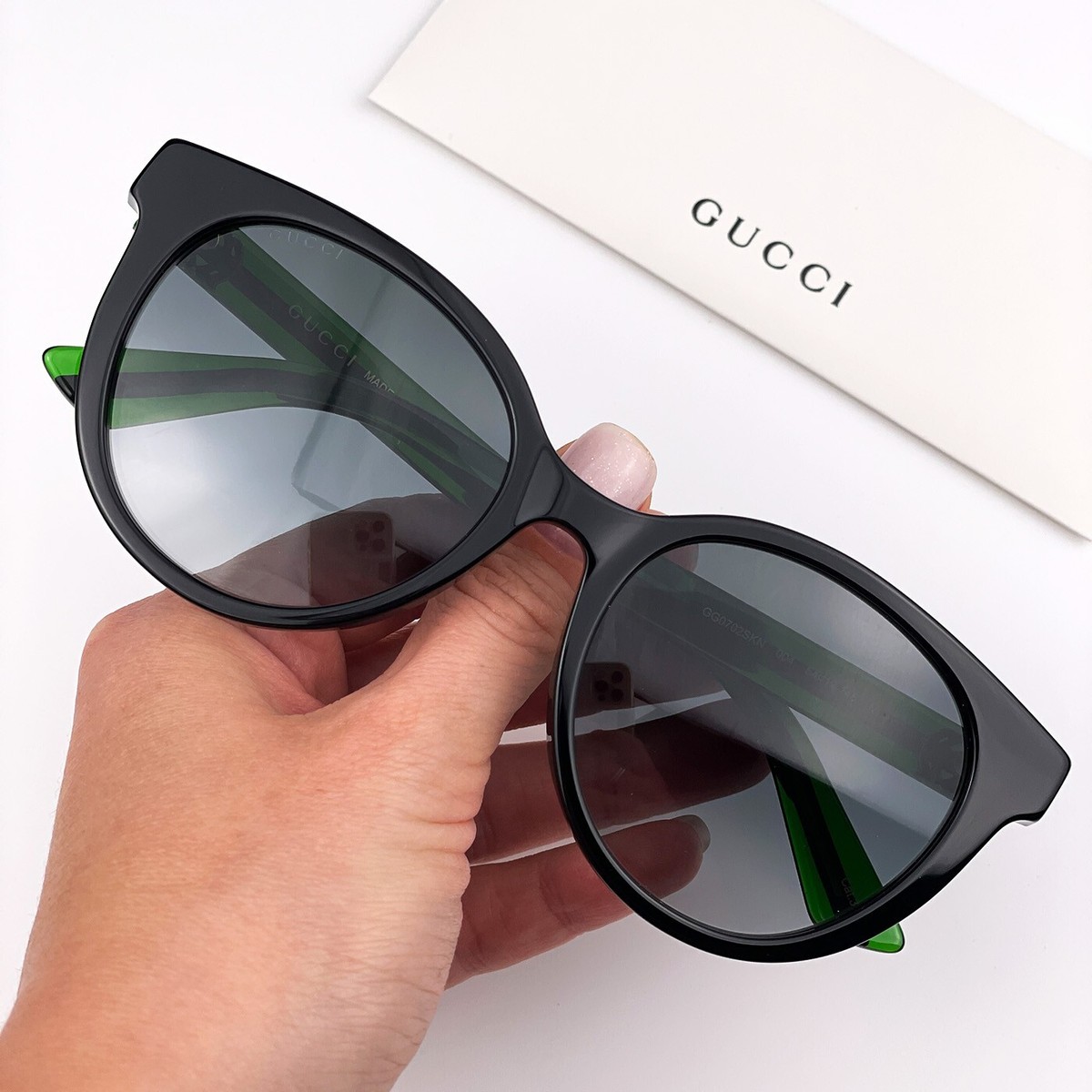 Gucci Women Sunglasses Black Colorful Grey Gradient Round  display picture 1