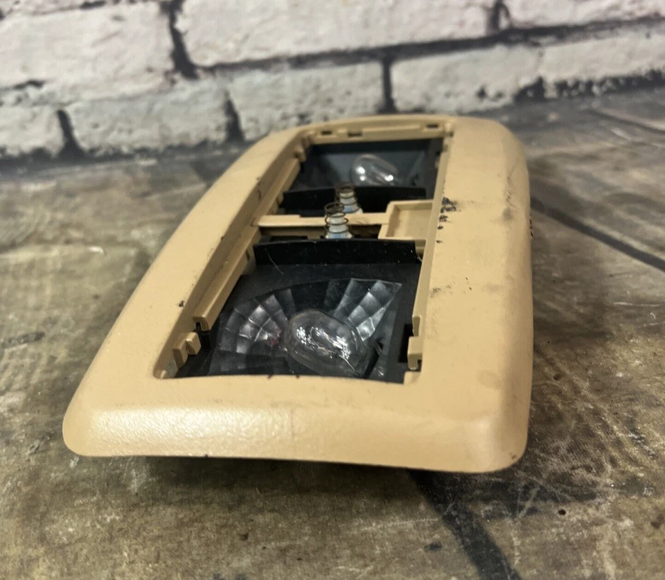 91-96 Oldsmobile 98 Regency Elite Touring Sedan Overhead Light Assembly - Image 4 of 4