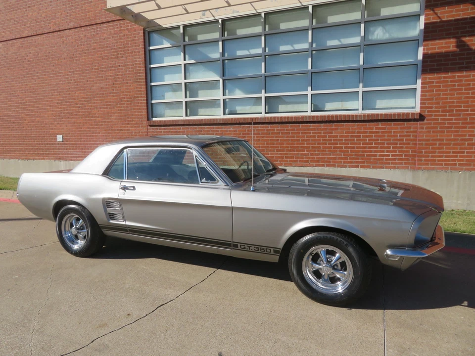 Ford Mustang 1967  Foto 2 de 4