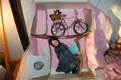 Madame Alexander 10'' MISS GULCH w/ Bike & TOTO 13240 Wizard of Oz
