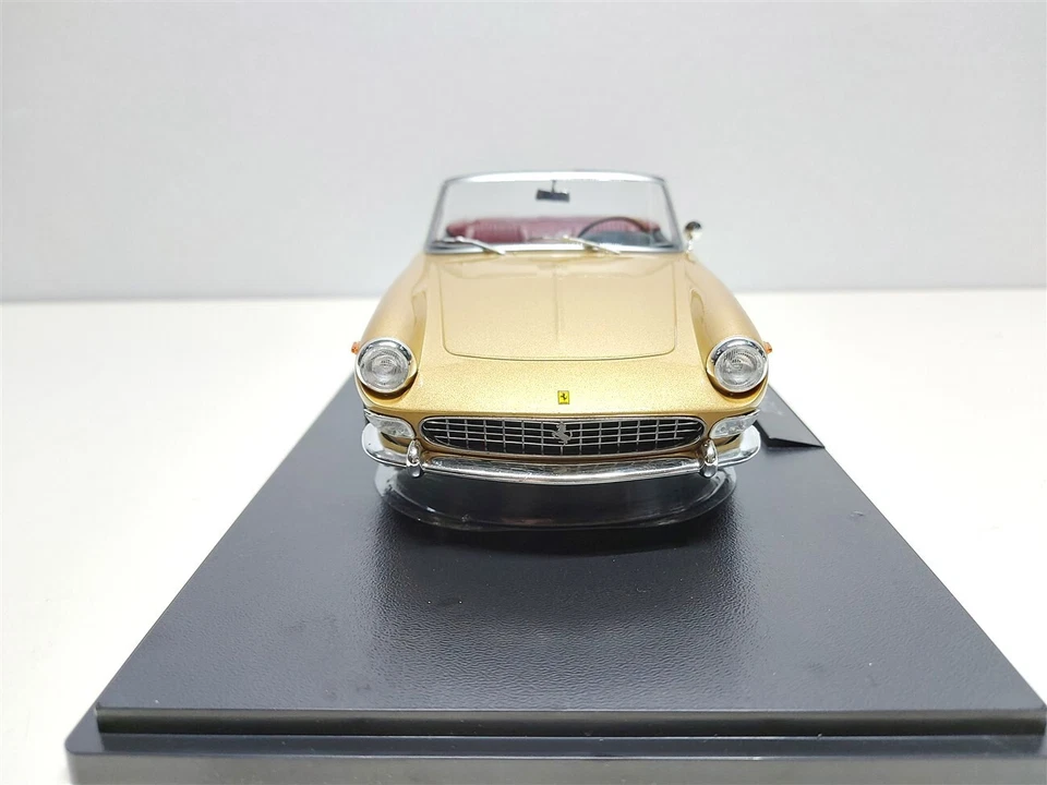Ferrari 275 GTS Pininfarina Spyder Oro del 1964 - 1/18 KK-Scale - Immagine 2 di 4