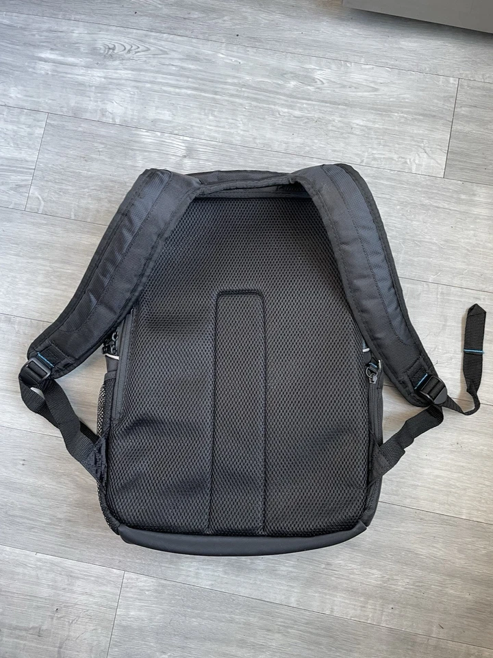 "Mochila para computadora portátil Dell negra azul detalles de cuero 19"" ligeramente usada urbana 2,0 original" Foto 3 de 4