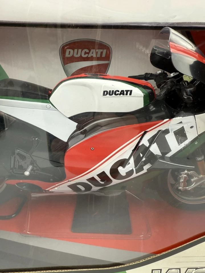Maisto Ducati World Cycle Series Italy 1/6 1:6 Scale Motorcycle NIB *Read* - Image 4 of 4