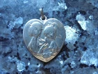 beautiful heart shaped medal of peynet lovers in silver + case