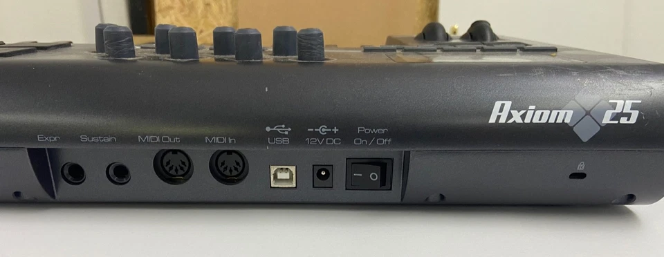 M-Audio Axiom 25 MIDI Controller - Image 2 of 2