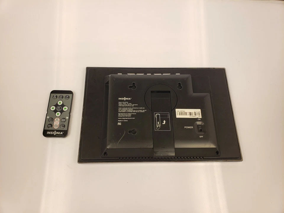 Insignia NS-DPF9G 9-Inch Digital Picture Frame with power cord - Image 2 of 4