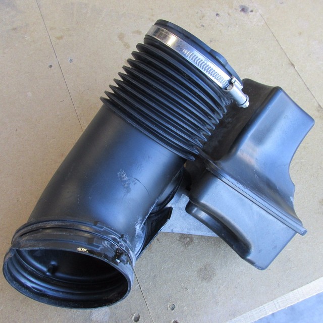 BMW E90 E91 E92 E93 E88 E82 1 3 SERIES AIR INTAKE MANIFOLD RUBBER BOOT