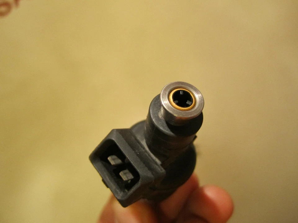 058133551A Audi A4 1995.y 1.8 [ADR] Fuel Injector  058 133 551 A - image 4 of 4