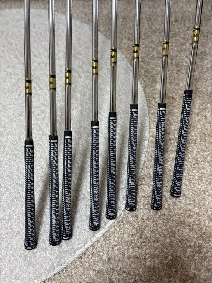 Dunlop Srixon I-302 8 irons set 3, 4, 5, 6, 7, 8, 9, P USED Good Condition - Image 2 of 4