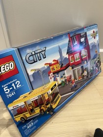 LEGO CITY: City Corner (7641) 100% Complete Brand New In Box Retired Set