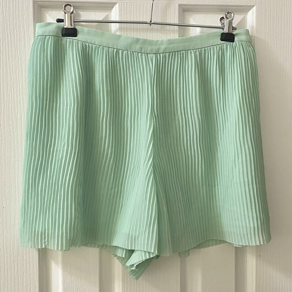 SPORTSGIRL Ladies Mint Green Pleated Chiffon Shorts Size 10