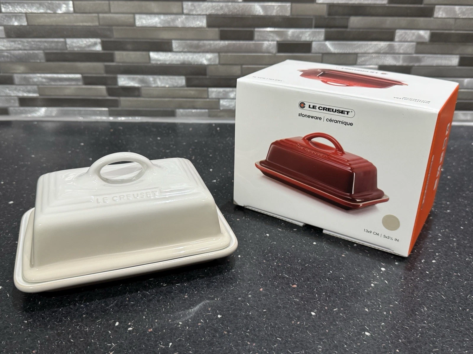 Le Creuset New Stoneware Ceramic Meringue Butter Dish With Lid RRP £45
Opens in a new window or tab