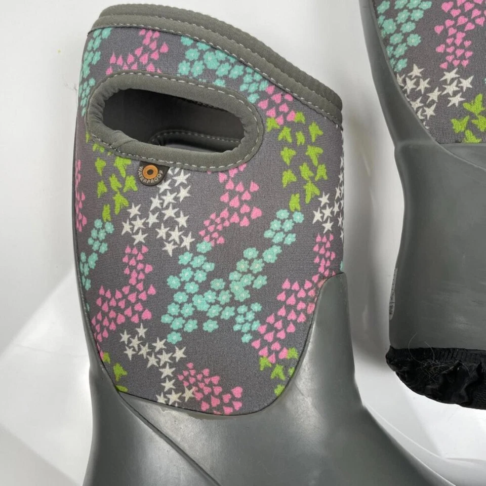 Bogs Children's Size: 4 Solid Grey Pink Star and Heart Waterproof Boot - Image 4 of 4