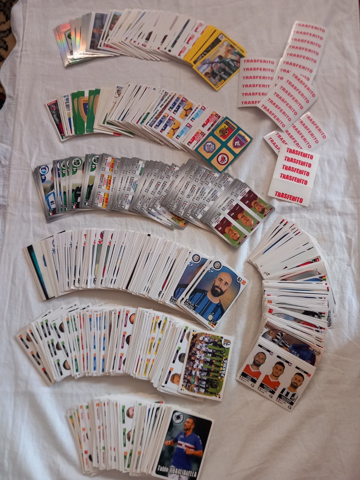 LOTTO 613 FIGURINE CALCIATORI PANINI ANNI MISTI 2012-2013....2017-2018 SCUDETTI