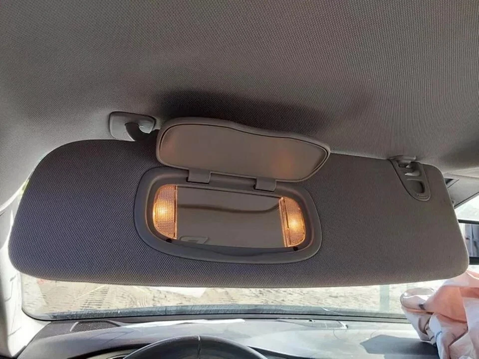 2017-2020 克莱斯勒 Pacifica 左发球杆 遮阳板 照明 灰色 原始设备制造商 — 第 2/3 张图片