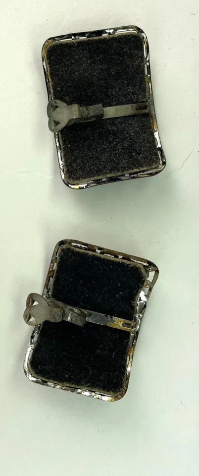 Antiguo par de clips de metal y zapatos de filigrana victoriana de los años 1910-1920, 2" X 1,5" Foto 4 de 4
