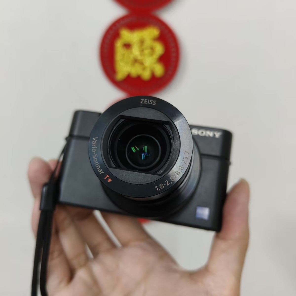 Sony DSC-RX100 III RX100M3 20.1 MP 2.9x Zoom Digital Camera