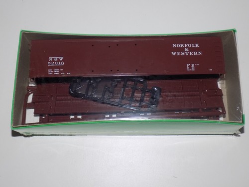 HO Trains Bowser Kit 50' N & W 52016 50' Doble Puerta Techo Redondo Caja Coche #55404 | Condition: Used