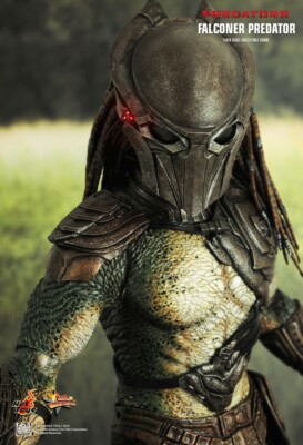 Hot Toys - MMS137 - Predators: 1/6 scale Falconer Predator (New