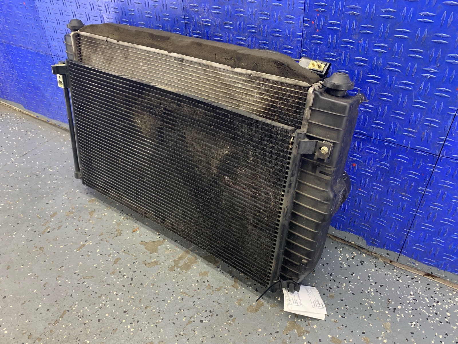 2006-2018 ASTON MARTIN VANTAGE V8 4.3L RADIATOR CONDESNSOR COOLING FAN SET OEM