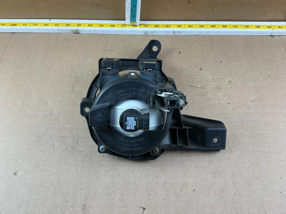 2013-2015 丰田 Rav4 左驾驶员侧雾灯带支架 812200R020 原始设备制造商 — 第 4/4 张图片