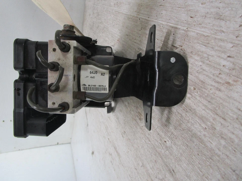 SUZUKI GRAND VITARA JB 04/2005-09/2008 ABS PUMP/MODULATOR NON ESP CONTROL TYPE - image 3 of 4