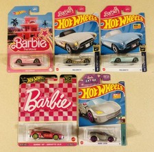 Hot Wheels Barbie The Movie 1956 Corvette - Barbie 65 C8.R - Barbie Extra
