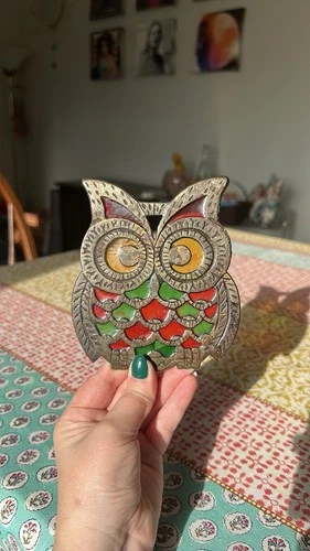 Vintage 60's-70's faux stained glass owl trivet - product listing photo