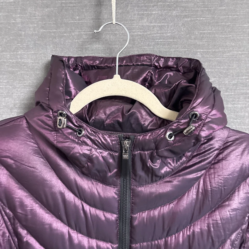 Chaqueta Andrew Marc S Púrpura Metálica Plumón Acolchada Embalable Con Capucha Invierno Foto 4 de 4