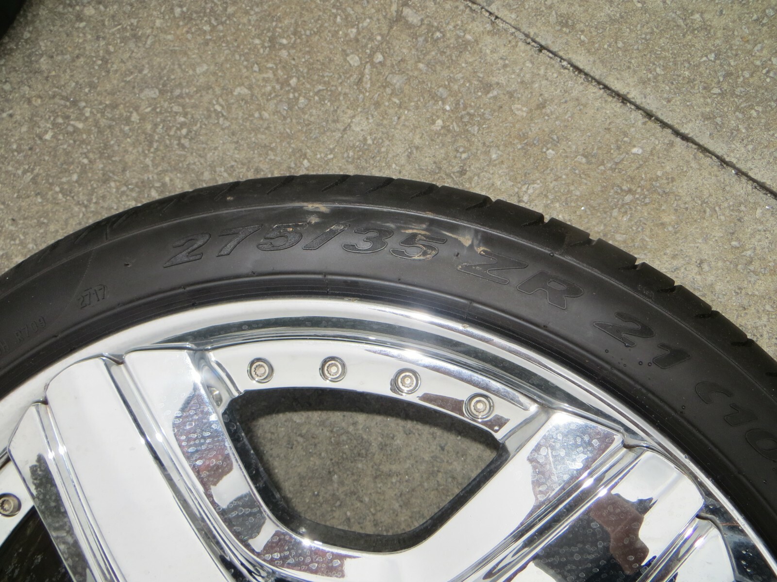 CHROME BENTLEY 21 INCH CHROME RIM SET 275/35 PIRELLI VERY LUXURIOUS