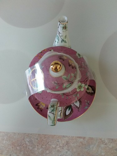 Grace Teaware Gold Rim Pink Peacock Tea Pot, Cup and Saucer - Picture 5 of 6