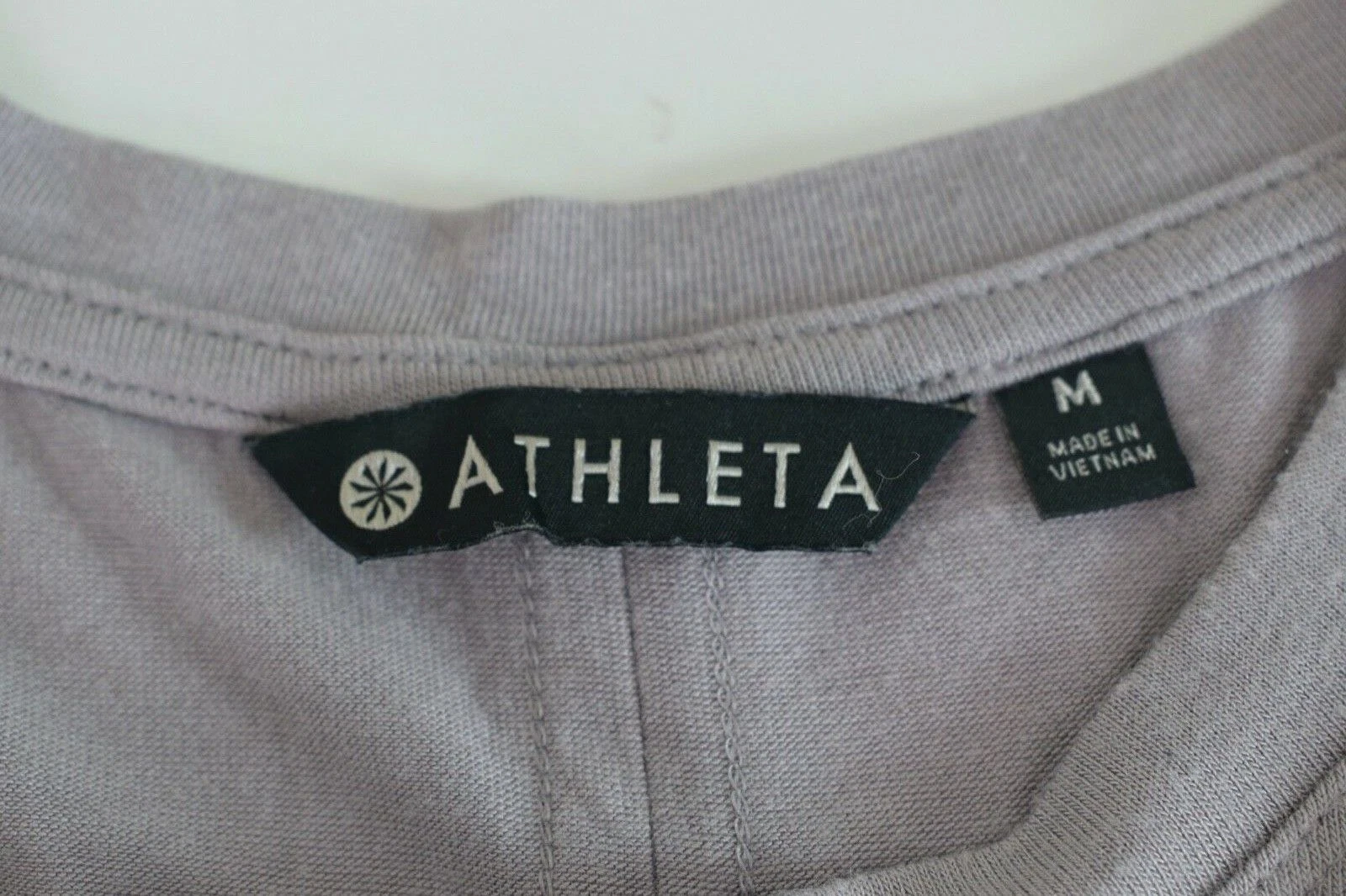 athleta threadlight round neck long sleeve athletic shirt