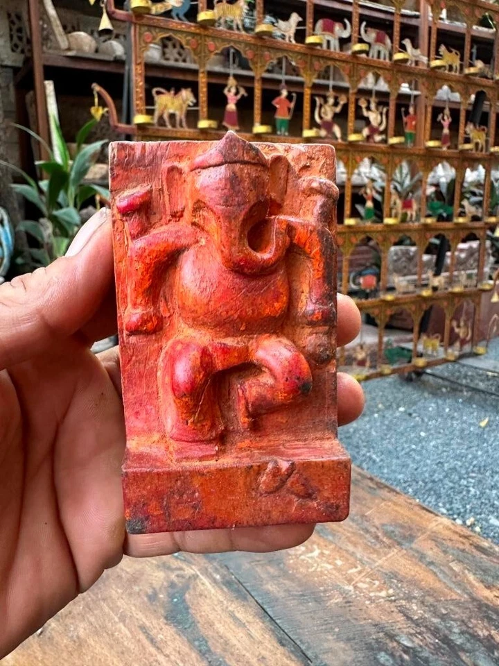 Antiga figura de madeira rara pré-1849 do deus hindu Ganesha pintada de laranja - Imagem 2 de 4